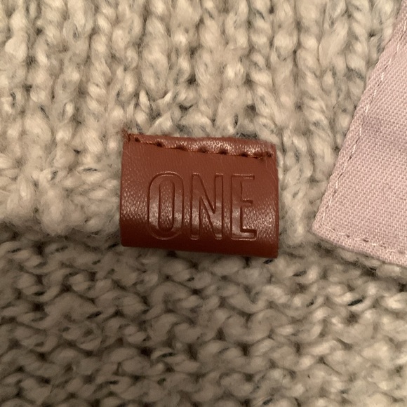 One Teaspoon Sweater - Picture 5 of 8
